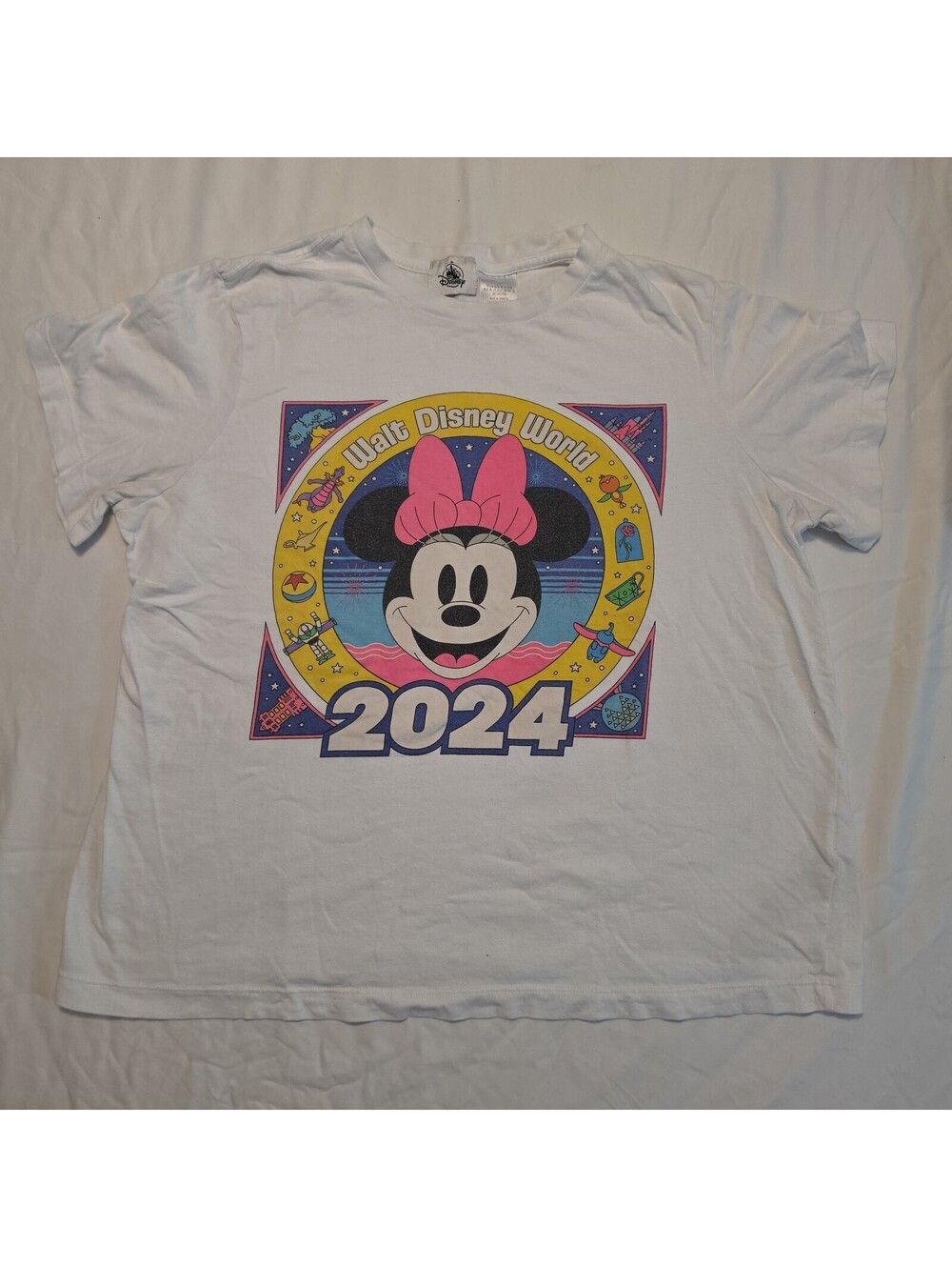 Walt Disney World Minnie Mouse 2024 Medium White Graphic T Shirt Disney Parks